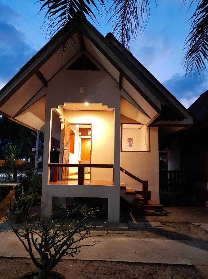 Phuphat Beach Resort Khanom Eksteriør billede