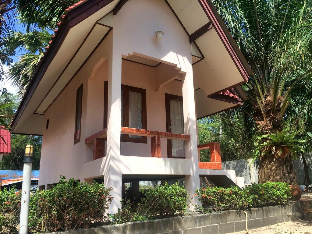 Phuphat Beach Resort Khanom Eksteriør billede